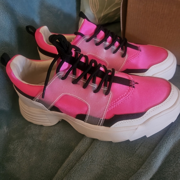 Forever Link Pink and White Women's Sneakers - Picture 2 of 8